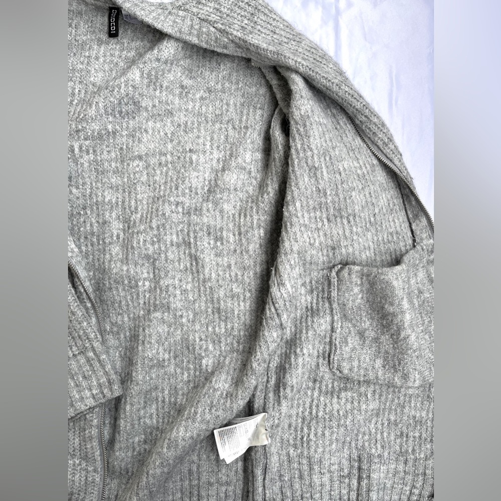 H&M | Ribbed Knit Zip Sweater - Picture 6 of 16